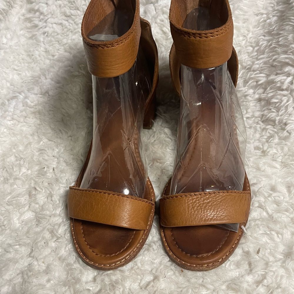 Frye "Brielle" Sandals Leather tan Block heels ankle strap sandals SZ10M . - Picture 2 of 11